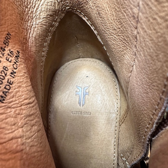 Frye Madeline Short Boot Size 7 M Dark Cocoa Suede with White Stitching - Picture 7 of 7